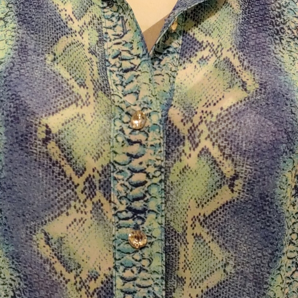 💚5/$25💚I-N-C size Small blouse w/rhinestone buttons - Picture 3 of 10